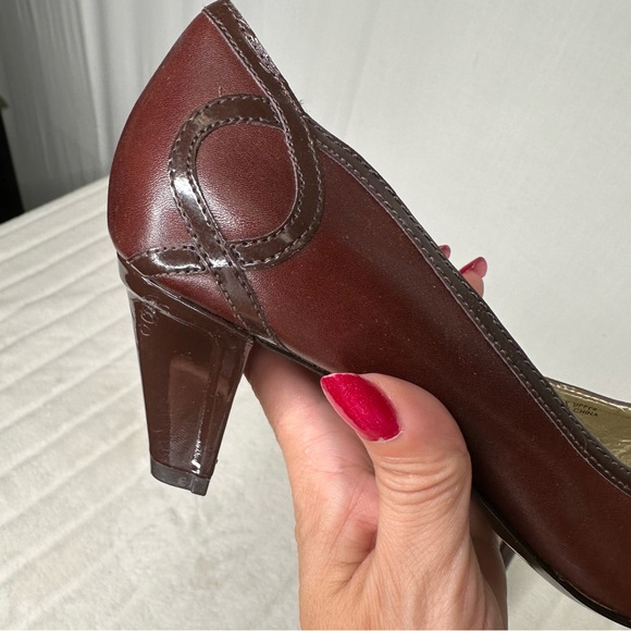 Audrey Brooke ♥️Brown Markham 2.5 in Heel Sz 6M - Picture 9 of 12